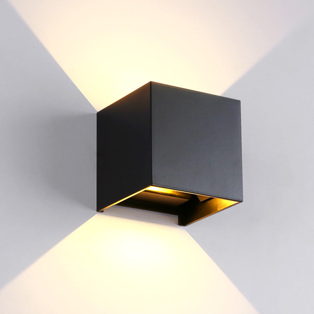 Luxurious LED wall lamp