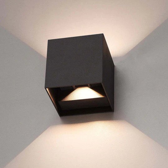 Luxurious LED wall lamp