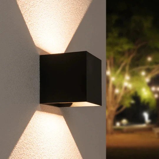 Luxurious LED wall lamp